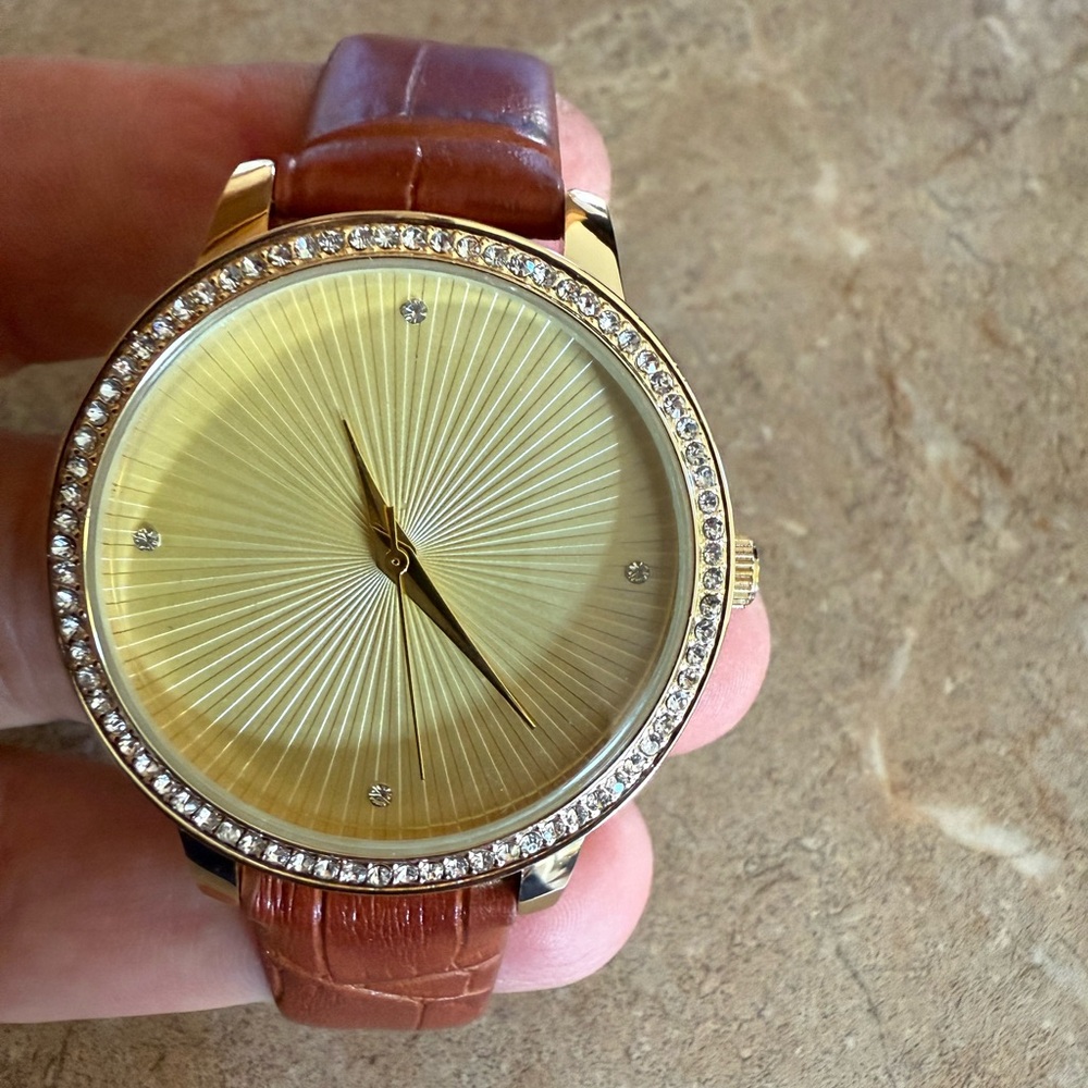 Elegant Gold Women's Watch with Brown Leather Strap